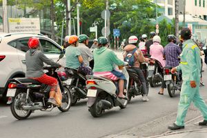 Scooters on a Vietnamese street, a symbol of urban traffic in 2025