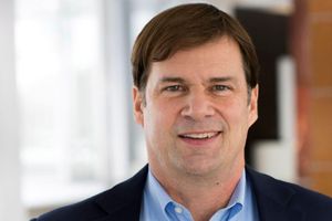 Jim Farley, PDG de Ford, annonce la nouvelle stratégie électrique le 30 juillet 2025