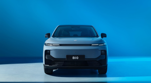 Vue de face du SUV électrique Leapmotor B10 2025, design moderne et prix compétitif dès 28 400 €