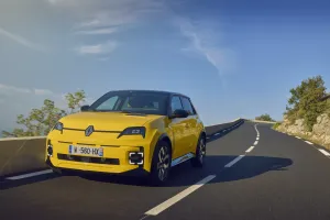 Renault 5 e-tech red tops the list of electric car sales in August 2025 in France