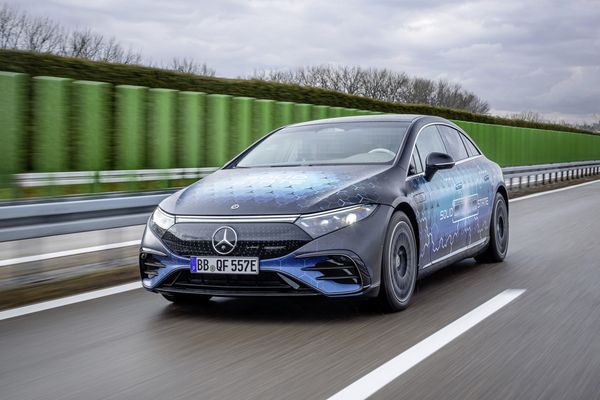 Prototype de voiture électrique Mercedes avec batterie solide en 2025