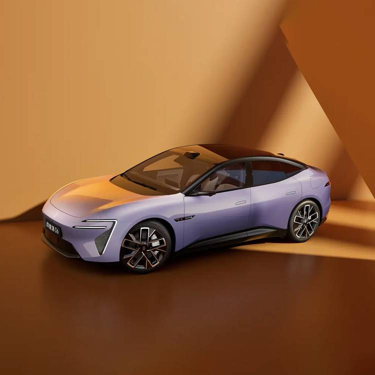 Avatr 06 electric saloon front view and profile